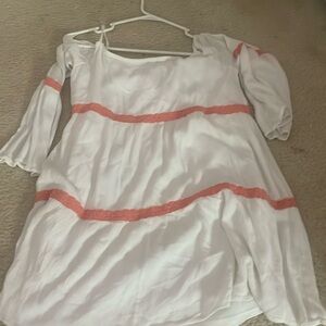 Im selling a long sleeve very cute light weight dress